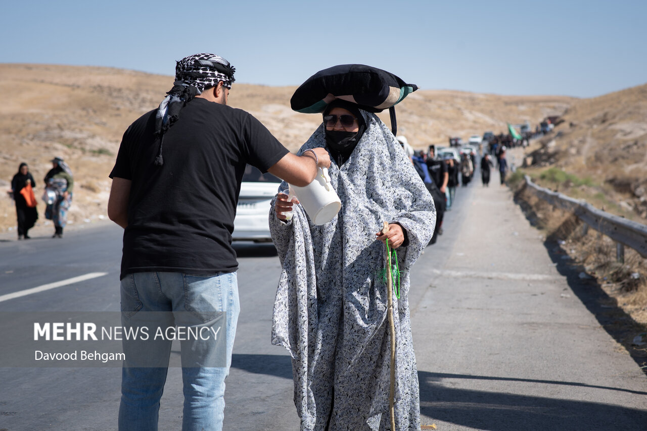 روایتی از دلهای بیقرار و گامهای استوار زائران پیاده امام رضا (ع)