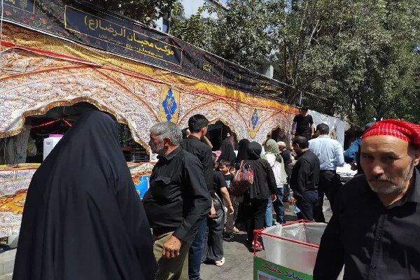 خدمت محبان‌الرضا در جوار امام رئوف؛ اینجا جوانان رسم عاشقی می‌آموزند