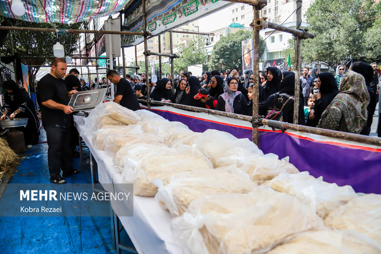 خیابانهای مشهد، صحن حرم؛ همه در عزای ثامن الحجج (ع) خیابانهای مشهد، صحن حرم؛ همه در عزای ثامن الحجج (ع)