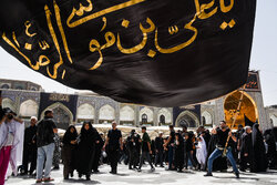 İran İmam Rıza (a.s) için siyaha büründü