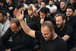 شکوه محفل سینه زنی زائران رضوی در نهمین سحر ماه رمضان