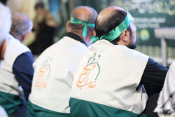 دسته خادمیاران رضوی ورامین در نمازجمعه دهه کرامت حاضر شدند