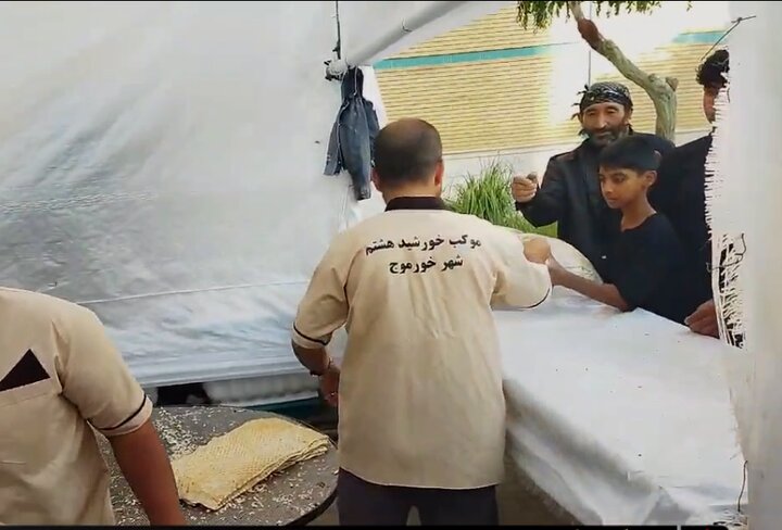 پخت و توزیع روزانه ۲۵۰۰۰ قرص نان توسط موکب خورشید هشتم شهرستان دشتی