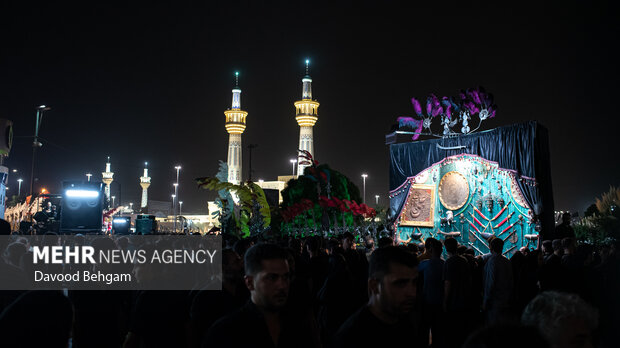 عزاداری شب شهادت امام رضا(ع) در مشهد - ۲