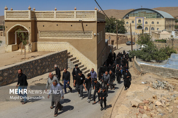 آیین «نخل برداری» شهادت امام رضا(ع) در بنادکوک دیزه آیین «نخل برداری» شهادت امام رضا(ع) در بنادکوک دیزه