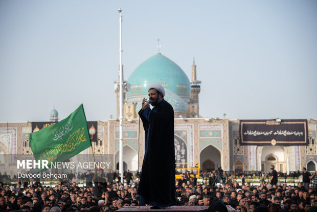 مراسم چهارپایه خوانی شهادت امام رضا(ع) در حرم رضوی