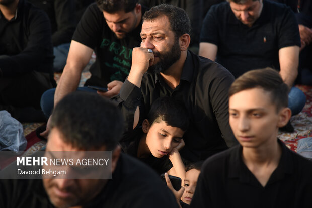 مراسم چهارپایه خوانی شهادت امام رضا(ع) در حرم رضوی