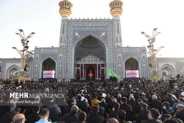 مراسم چهارپایه خوانی شهادت امام رضا(ع) در حرم رضوی