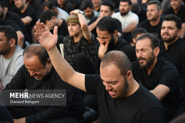 مراسم چهارپایه خوانی شهادت امام رضا(ع) در حرم رضوی
