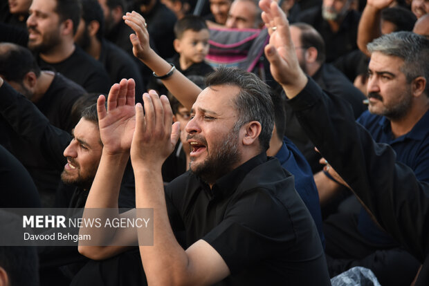 مراسم چهارپایه خوانی شهادت امام رضا(ع) در حرم رضوی