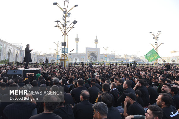 مراسم چهارپایه خوانی شهادت امام رضا(ع) در حرم رضوی