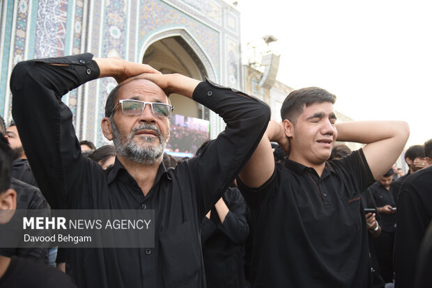 مراسم چهارپایه خوانی شهادت امام رضا(ع) در حرم رضوی