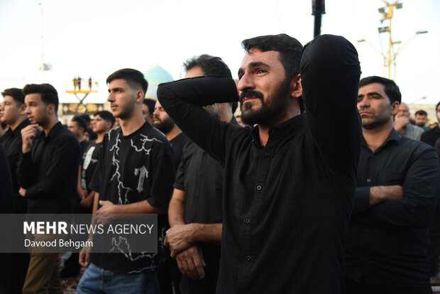 مراسم چهارپایه خوانی شهادت امام رضا(ع) در حرم رضوی