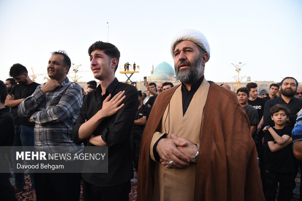 مراسم چهارپایه خوانی شهادت امام رضا(ع) در حرم رضوی