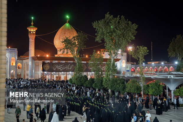 آئین لاله گردانی در حرم شاهچراغ (ع)