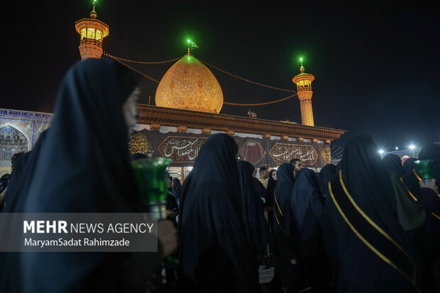 آئین لاله گردانی در حرم شاهچراغ (ع)
