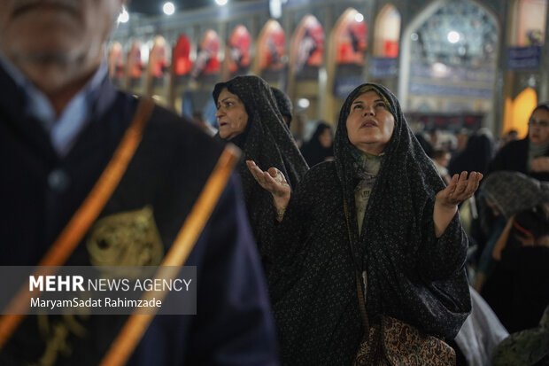 آئین لاله گردانی در حرم شاهچراغ (ع)