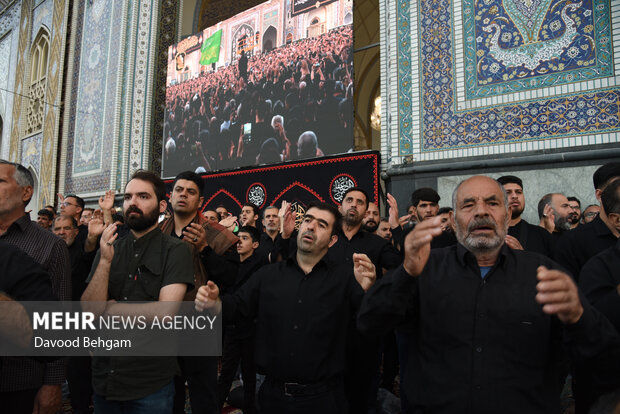 مراسم چهارپایه خوانی شهادت امام رضا(ع) در حرم رضوی