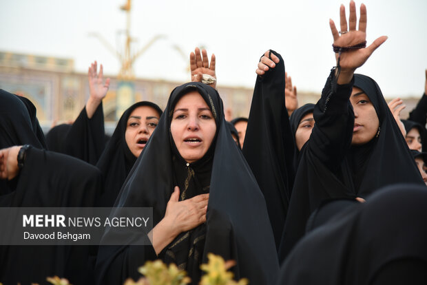 مراسم چهارپایه خوانی شهادت امام رضا(ع) در حرم رضوی
