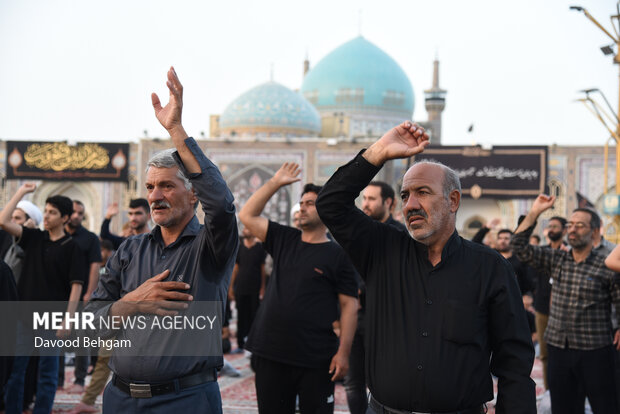 مراسم چهارپایه خوانی شهادت امام رضا(ع) در حرم رضوی