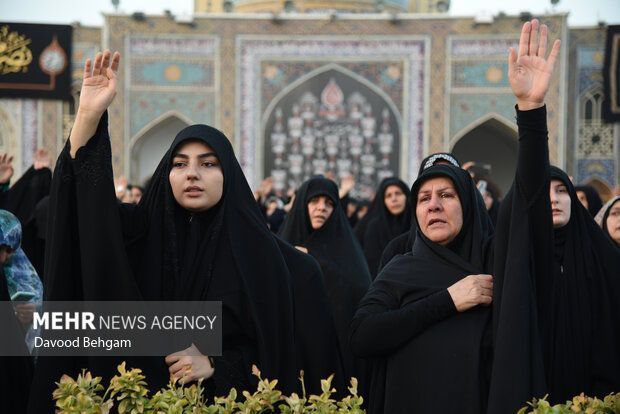 مراسم چهارپایه خوانی شهادت امام رضا(ع) در حرم رضوی