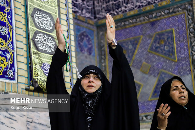 شام شهادت امام رضا(ع) در حرم رضوی
