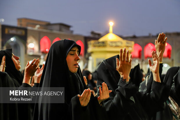 شام شهادت امام رضا(ع) در حرم رضوی