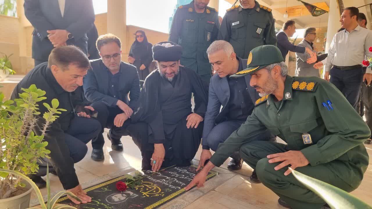 مراسم تجدید میثاق با شهدا در گناوه برگزار شد