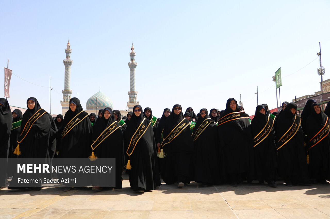 İran İmam Rıza (a.s) için siyaha büründü