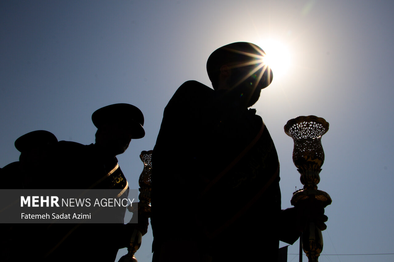 مراسم «عَلَم بَران» همزمان با روز شهادت امام رضا(ع) در رشت مراسم «عَلَم بَران» همزمان با روز شهادت امام رضا(ع) در رشت