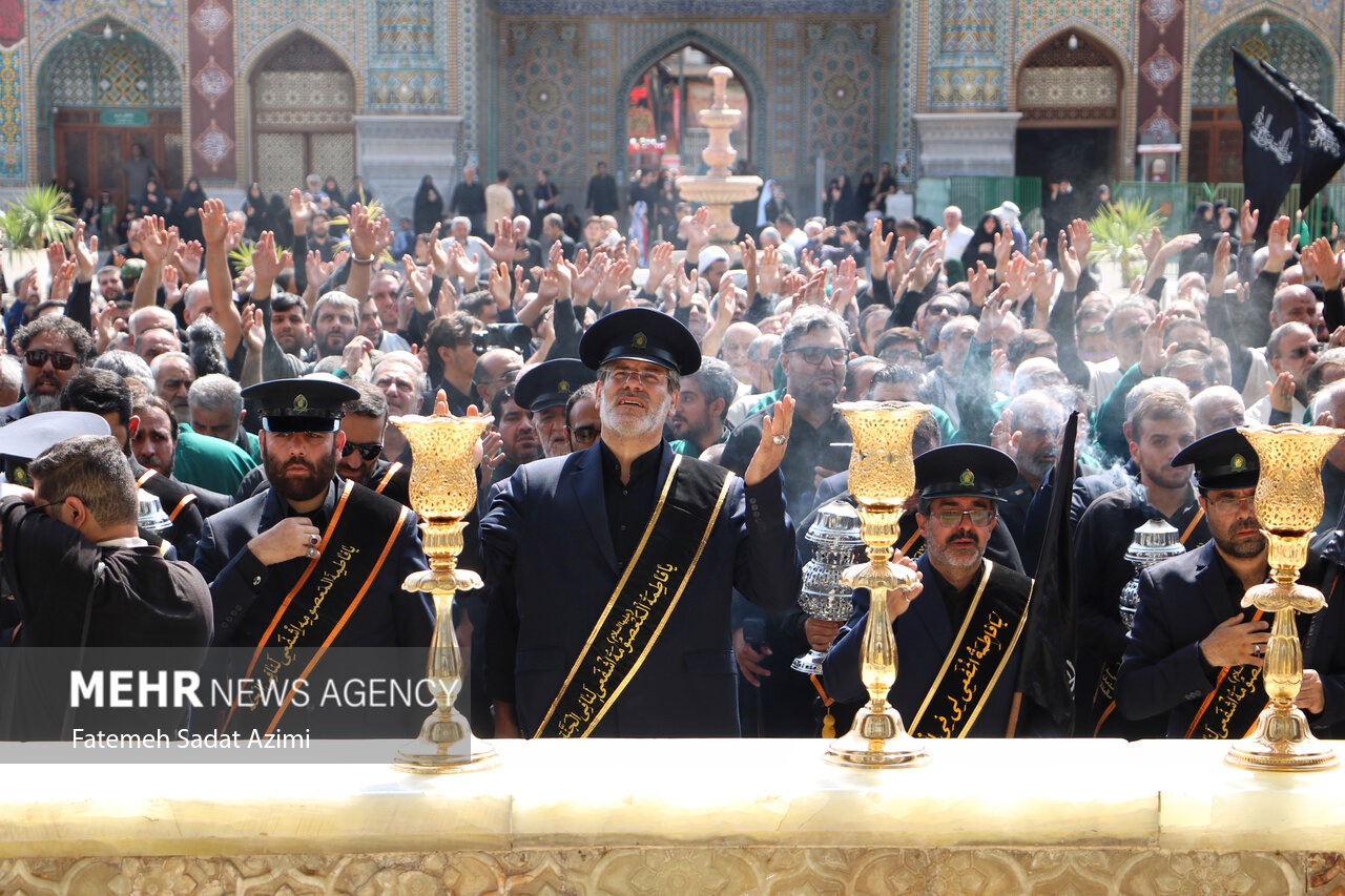 İran İmam Rıza (a.s) için siyaha büründü