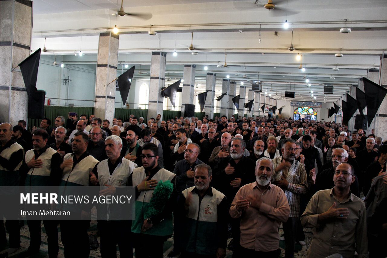 İran İmam Rıza (a.s) için siyaha büründü