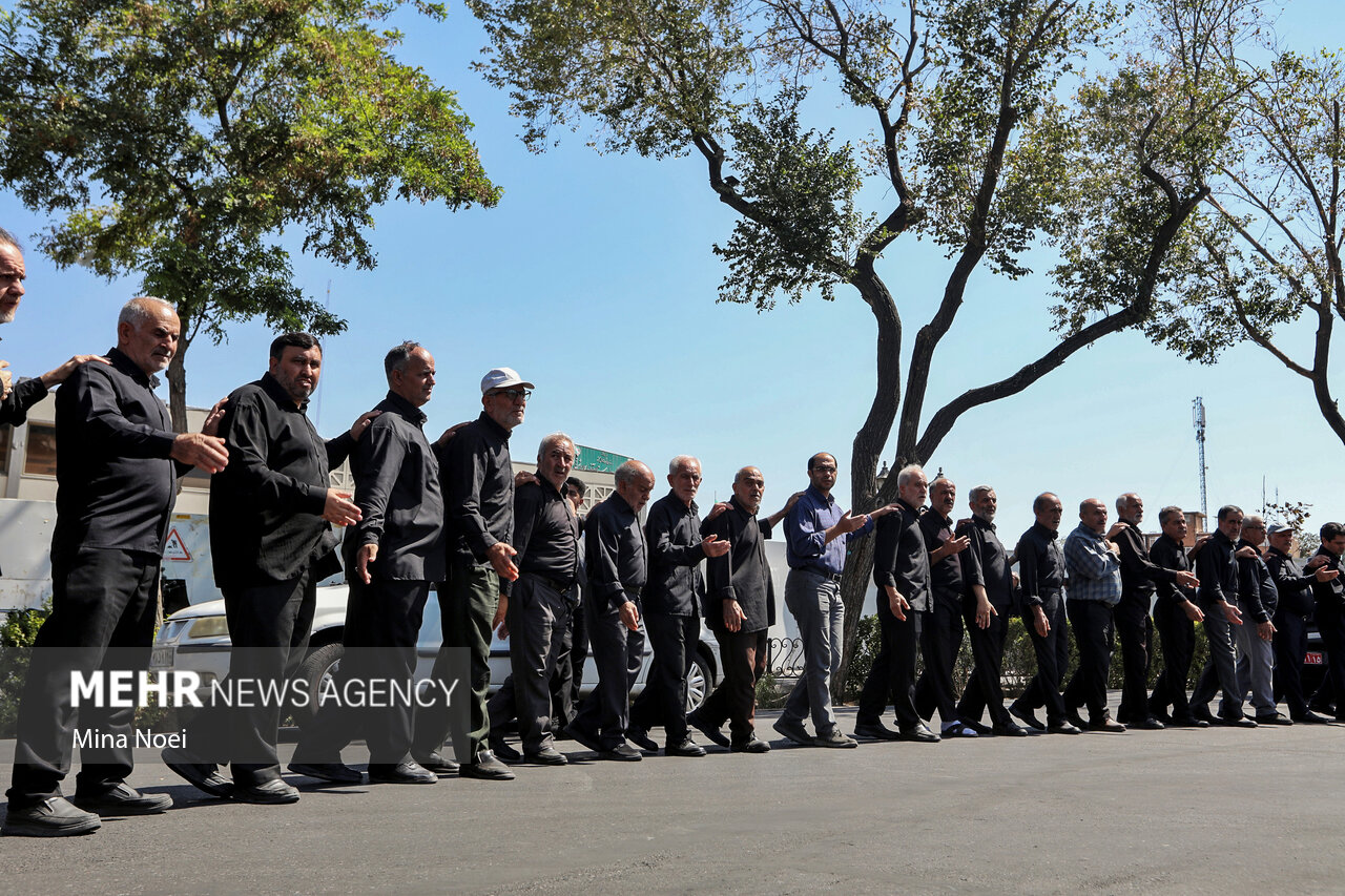 İran İmam Rıza (a.s) için siyaha büründü