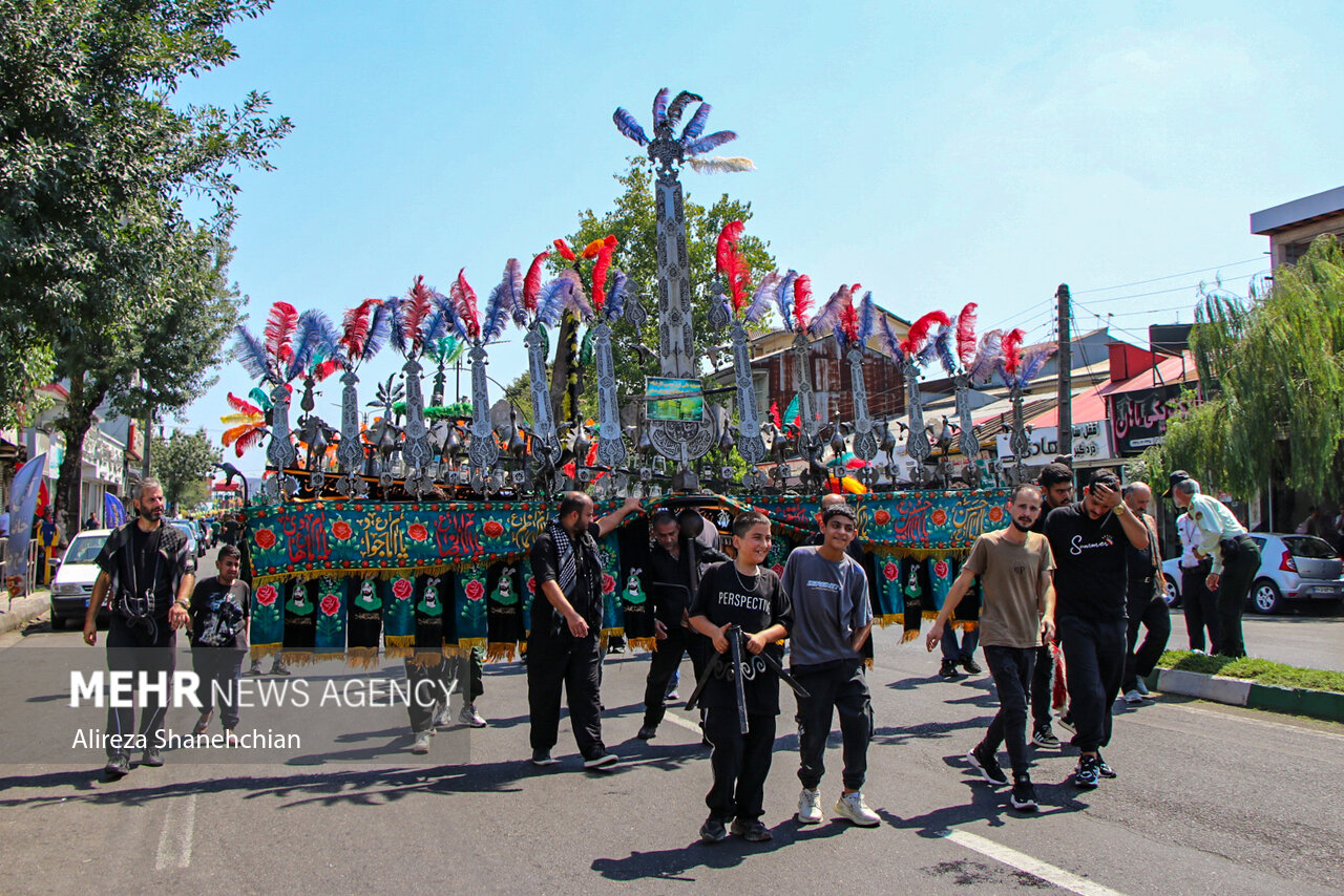 İran İmam Rıza (a.s) için siyaha büründü