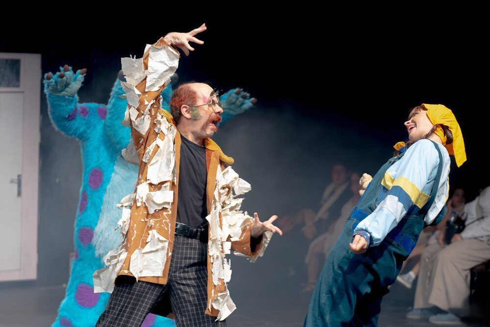 زنده شدن روایتهای شفاهی؛ وقتی دیوهای ایرانی به کمک «سالیوان» میآیند زنده شدن روایتهای شفاهی؛ وقتی دیوهای ایرانی به کمک «سالیوان» میآیند