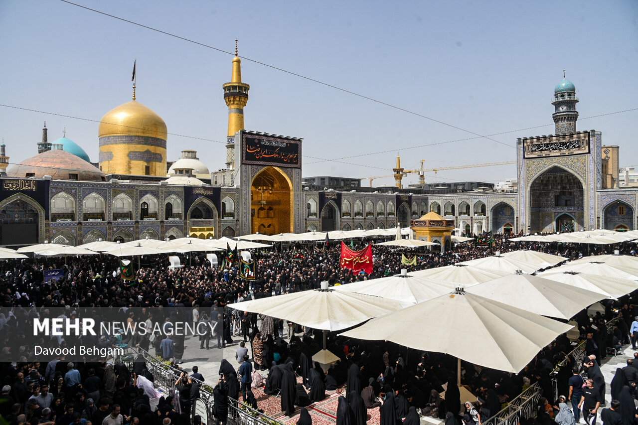 İran İmam Rıza (a.s) için siyaha büründü