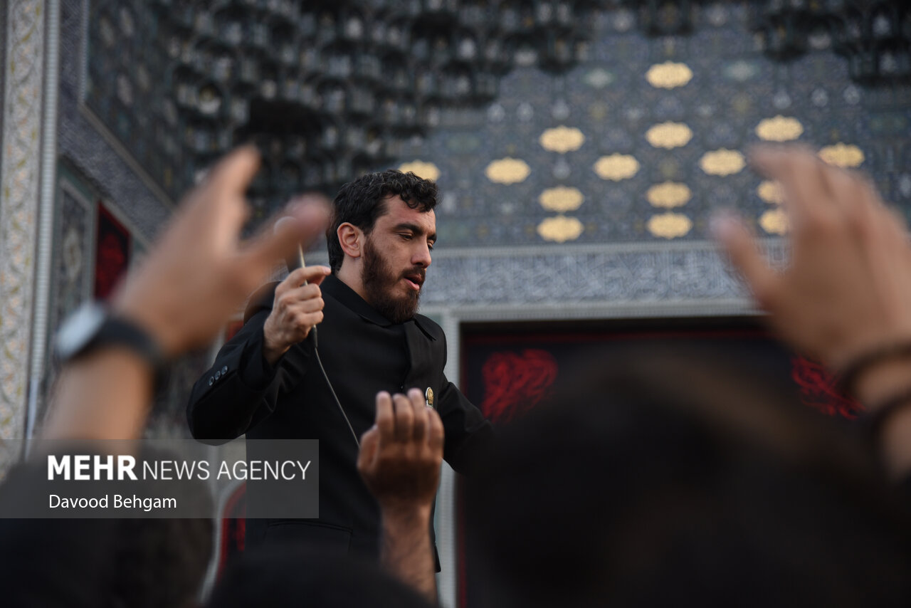 مراسم چهارپایه خوانی شهادت امام رضا(ع) در حرم رضوی