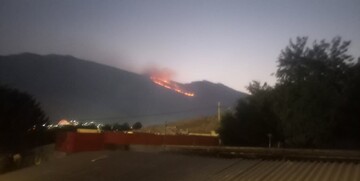 مرادی: ۴ تیم عملیاتی برای اطفای حریق جنگل‌های مرزن آباد اعزام شدند