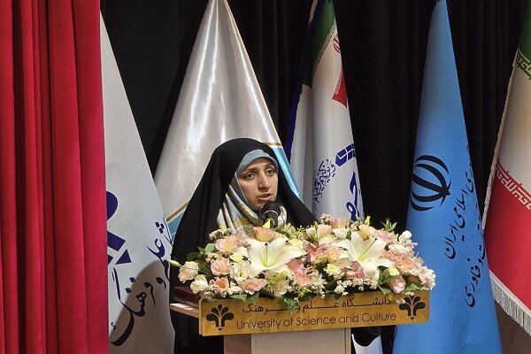 بهروز آذر: انعطافپذیری ساعات کاری زنان؛ انتصاب بانوان مدیر رشد یافت بهروز آذر: انعطافپذیری ساعات کاری زنان؛ انتصاب بانوان مدیر رشد یافت