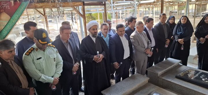 تجدید میثاق مدیران پلدختر با شهدا در هفته دولت