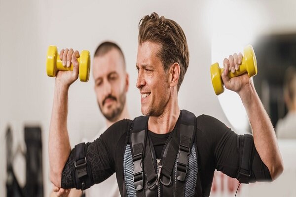 ورزش ای ام اس (EMS) چیست؟ مزایا و عوارض دستگاه ای ام اس