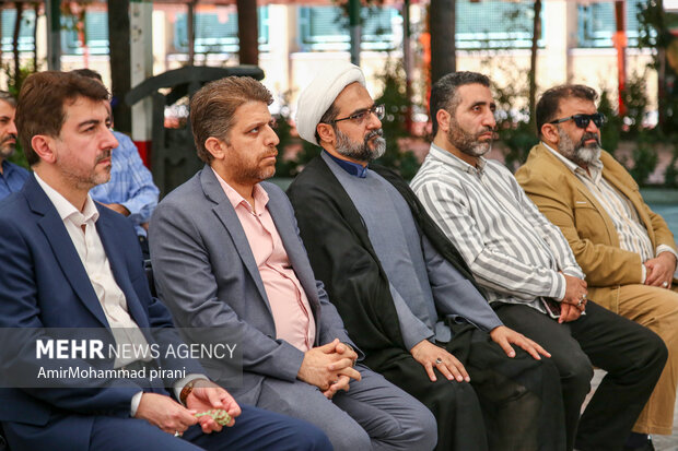 آیین غبارروبی و عطرافشانی مزار شهدا با حضور اصحاب رسانه در قم