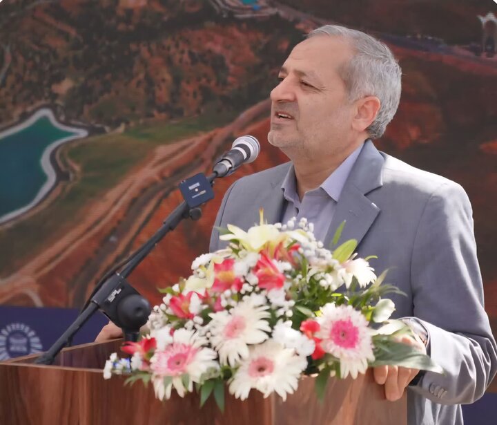 خدمت به مردم و پاسداری از خون شهدا باید در اولویت مسئولان قرار گیرد
