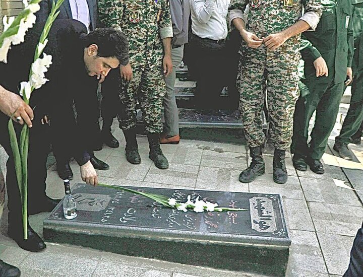 غبارروبی مزار شهدا در سنندج آغازگر برنامههای هفته دولت شد