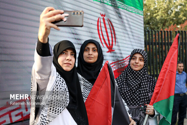 تجمع اعتراضی کادر درمان دانشگاه تهران در محکوم کردن جنایات اسرائیل 4