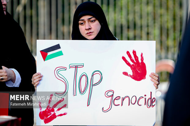 تجمع اعتراضی کادر درمان دانشگاه تهران در محکوم کردن جنایات اسرائیل 7