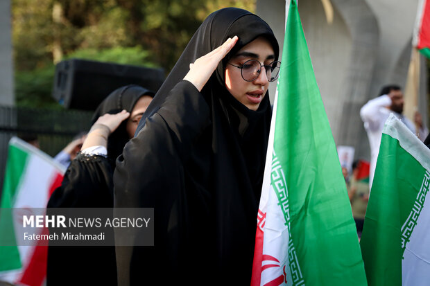 تجمع اعتراضی کادر درمان دانشگاه تهران در محکوم کردن جنایات اسرائیل 9