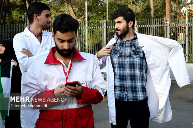 تجمع اعتراضی کادر درمان دانشگاه تهران در محکوم کردن جنایات اسرائیل 16