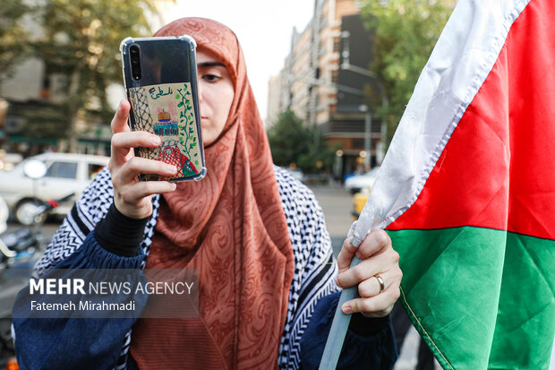 تجمع اعتراضی کادر درمان دانشگاه تهران در محکوم کردن جنایات اسرائیل 24