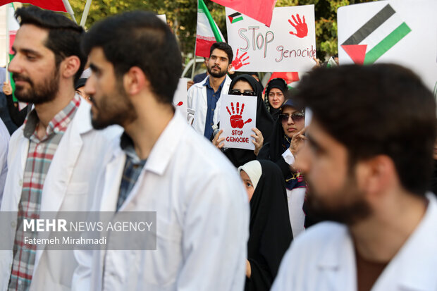 تجمع اعتراضی کادر درمان دانشگاه تهران در محکوم کردن جنایات اسرائیل 29
